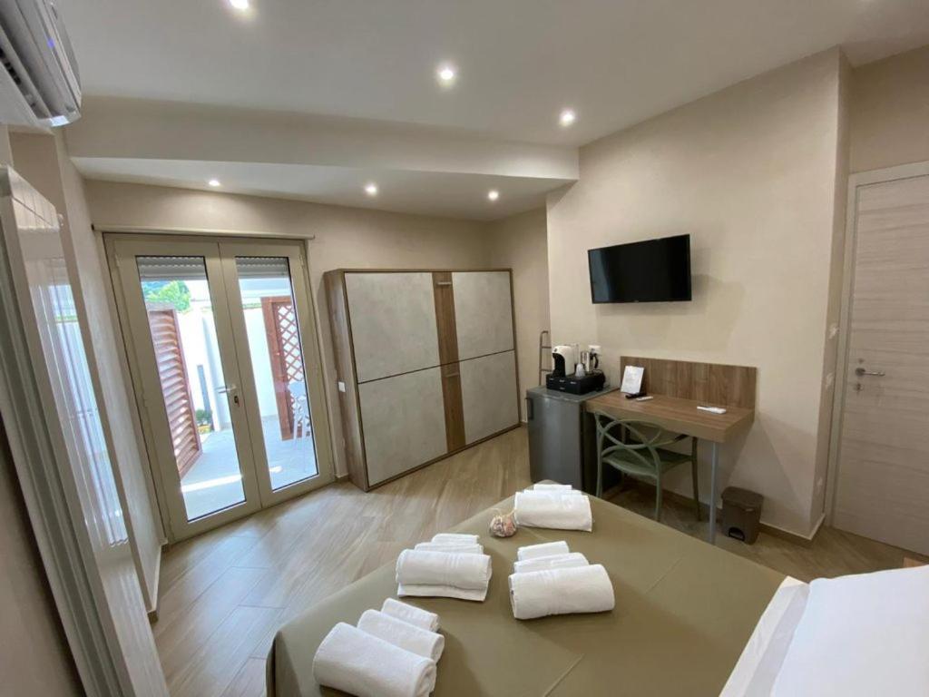 Esperia B&B Oliveri Eksteriør billede